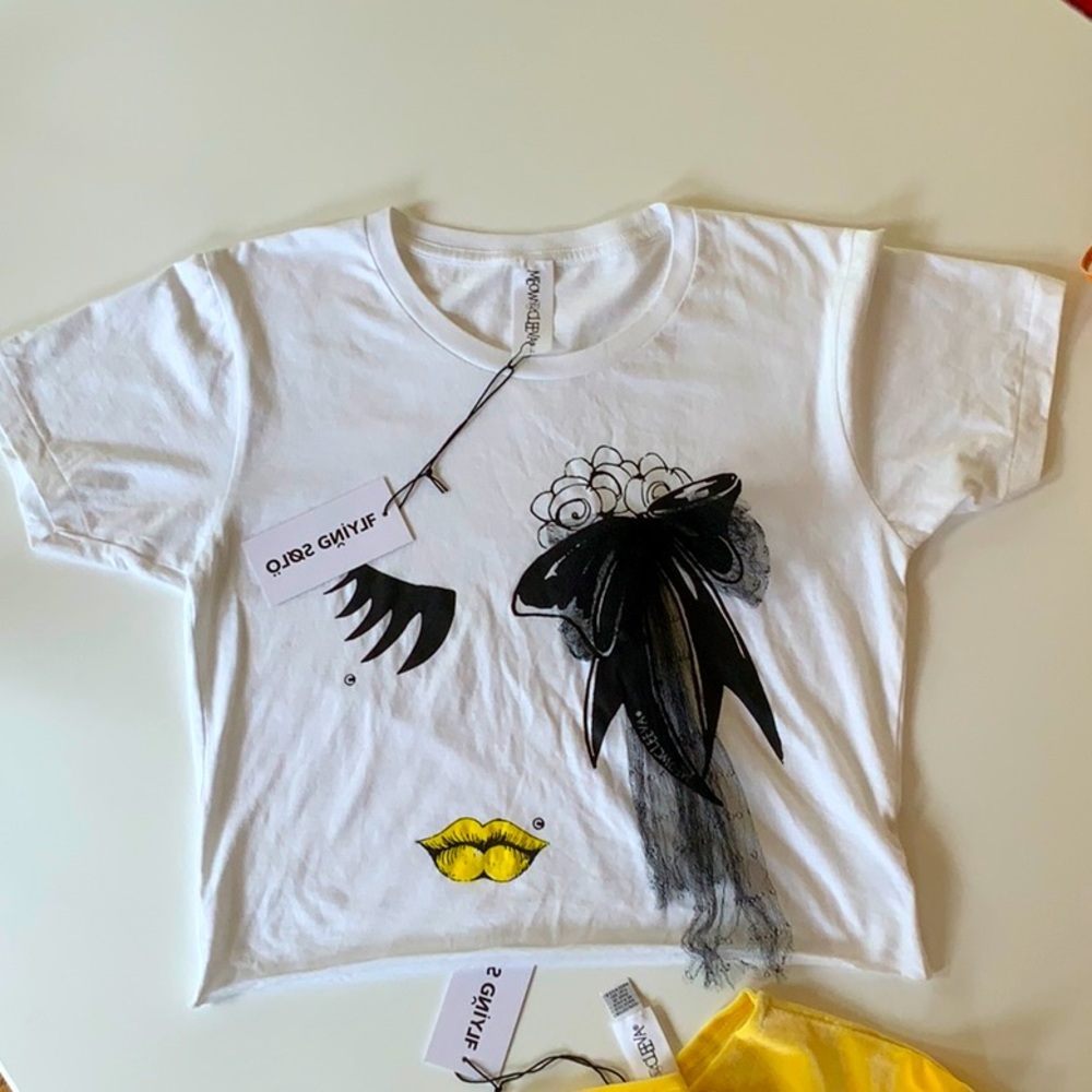 NEW WITH TAGS from Flying Solo, Soho, NYC. Women‘s T-Shirt and skirt.